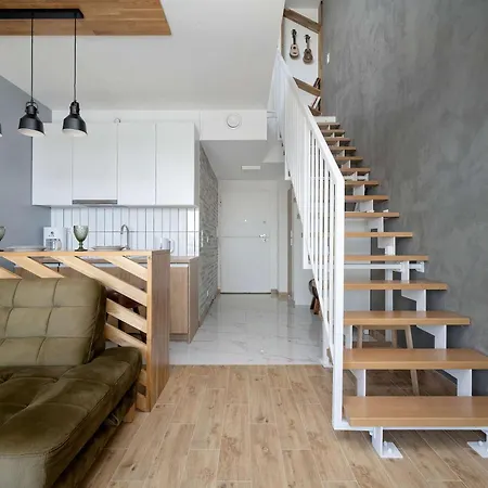 Stylowe Z Antresola, Balkonami I Miejscem Do Pracy By Renters Βρότσλαβ