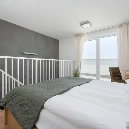 Διαμέρισμα Stylowe Z Antresola, Balkonami I Miejscem Do Pracy By Renters Βρότσλαβ