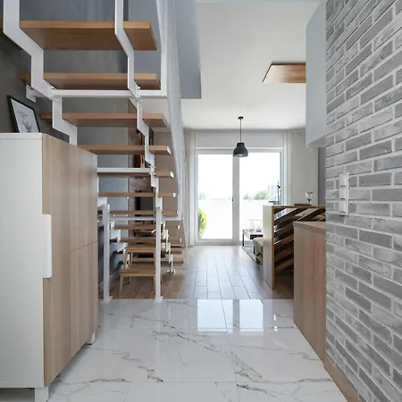 Stylowe Z Antresola, Balkonami I Miejscem Do Pracy By Renters Βρότσλαβ